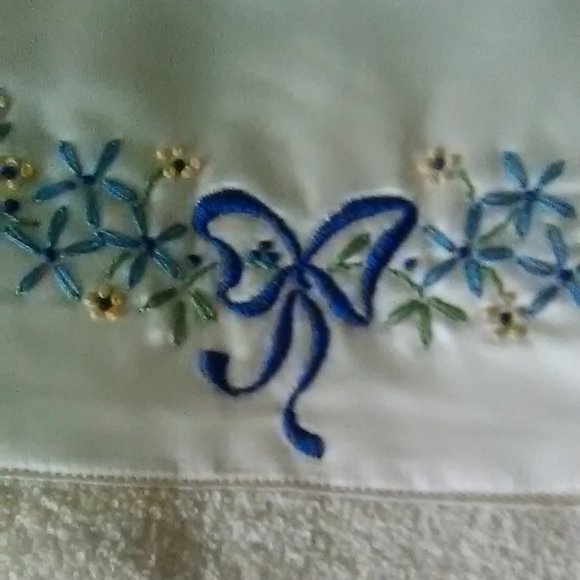 Guest Towels/2 - Picture 7 of 8